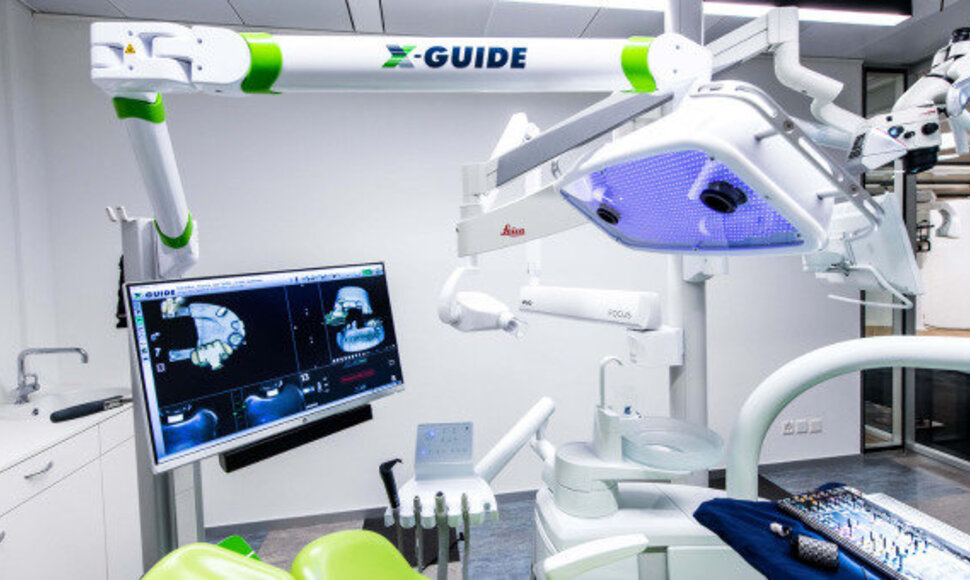 Navigacinė implantacija: kaip GPS technologija keičia dantų atkūrimą