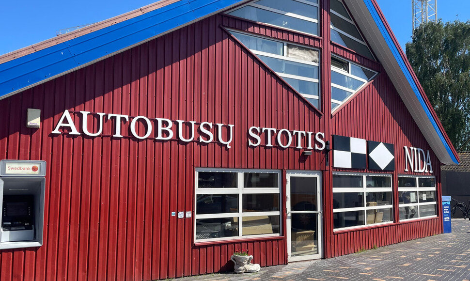 Nidos autobusų stoties fasadas