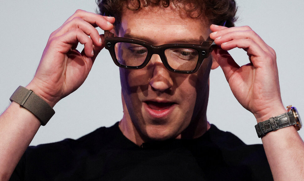 Markas Zuckerbergas pristato naujausius „Meta“ dirbtinio intelekto akinius