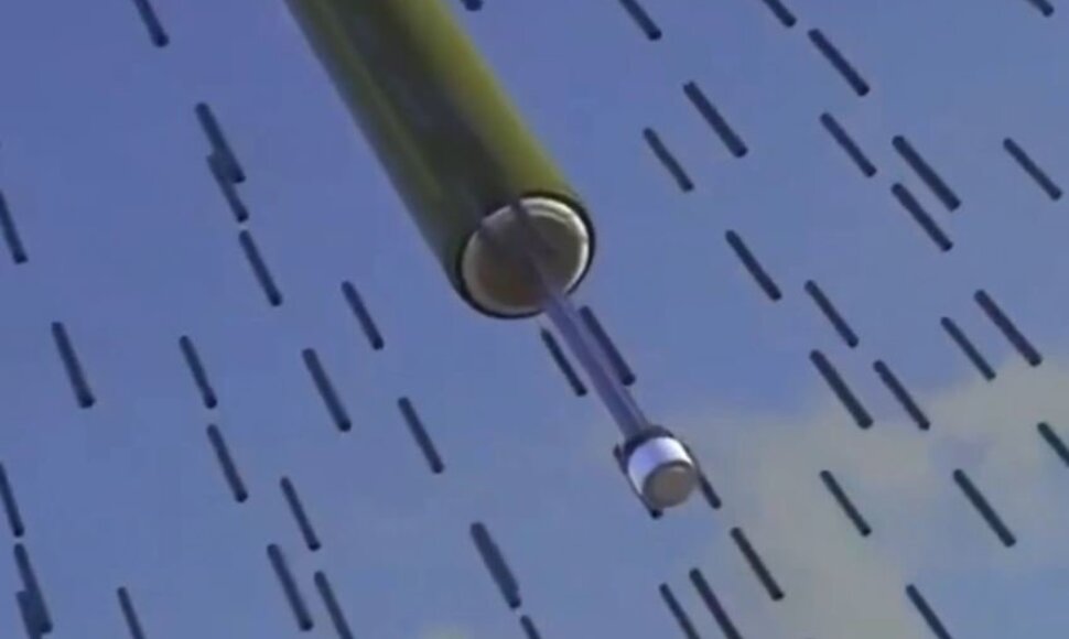 Naujos Kinijos grafitinės bombos užtaiso dalys. The China Academy stopkadras