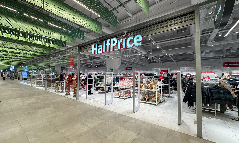 &bdquo;Outlet Park&ldquo; atnaujinimo fini&scaron;as pasipuo&scaron;ė vy&scaron;nia ant torto: duris čia atvėrė parduotuvė &bdquo;HalfPrice