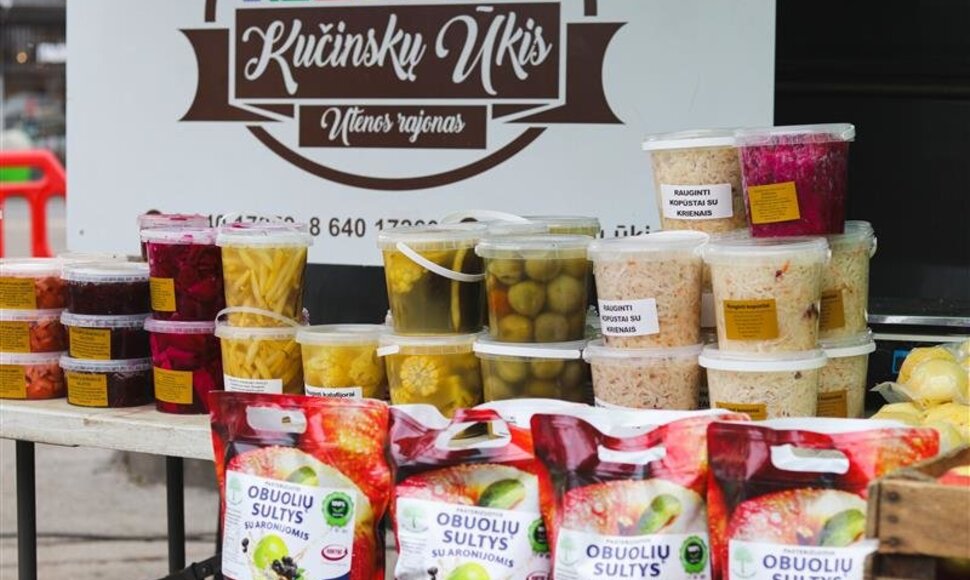 &bdquo;Ogmios miesto&ldquo; ūkininkų turgaus asortimente &scaron;iuo metu karaliauja rauginti produktai: vienas jų tapo tikra sensacija 