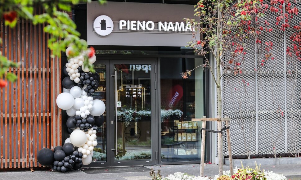 Mū&scaron;iai dėl sūrio, nuo&scaron;irdi draugystė su ūkiais ir meilė iki paskutinio &scaron;auk&scaron;to: kuo ypatingi &bdquo;Ogmios mieste&ldquo; įsikūrę &bdquo;Pieno namai&ldquo;?   