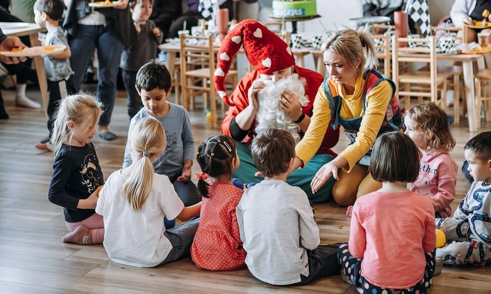 Vasara, kurios vaikai nepamir&scaron;: kodėl verta nepraleisti &bdquo;Ogmios mieste&ldquo; įsikūrusios žaidimų &scaron;alies &bdquo;Alisa&ldquo; stovyklų? 
