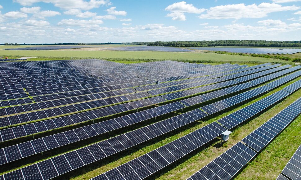 &bdquo;Acme Solar Group" atidarė vieną didžiausių saulės parkų Lietuvoje: energija &ndash; &scaron;aliai, nauda &ndash; bendruomenei