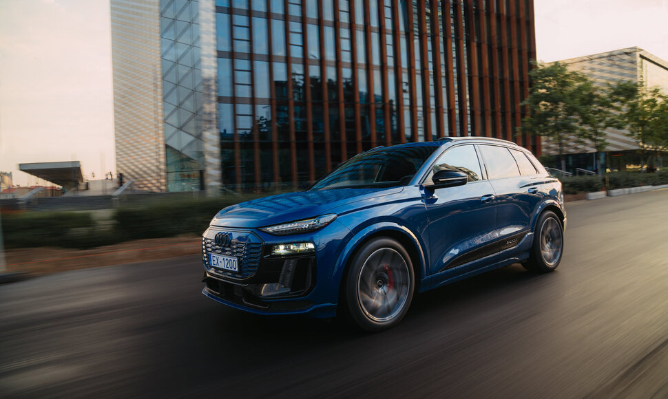 Pirmą kartą &bdquo;Audi&ldquo; elektromobilių kainos prilygsta modelių su vidaus degimo varikliais kainoms