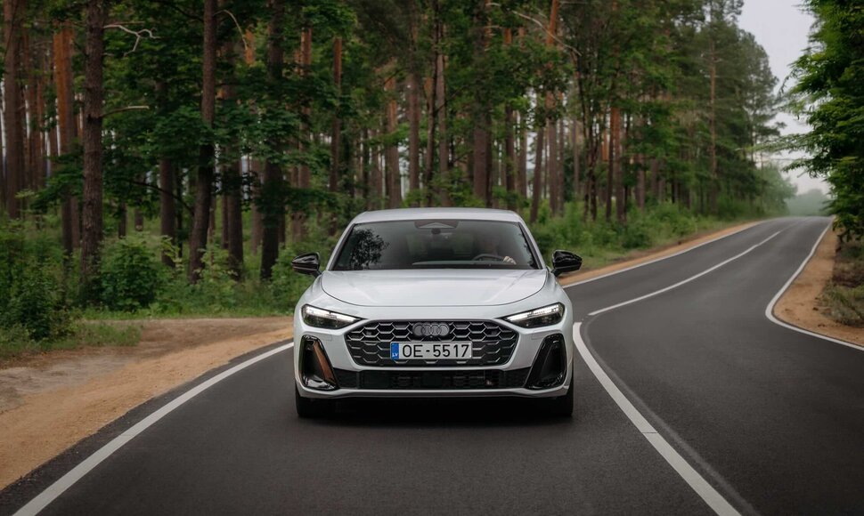 Naujasis &bdquo;Audi A5 e-hybrid&ldquo; &ndash; jau Lietuvoje: sporti&scaron;ka elegancija ir įspūdingas elektra nuvažiuojamas atstumas