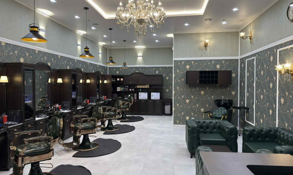 &bdquo;Vilnius Outlet&ldquo; duris atvėrė nauja vyrų kirpykla: salonas &bdquo;Kingsman Barber&ldquo; kviečia pasijusti karaliais 