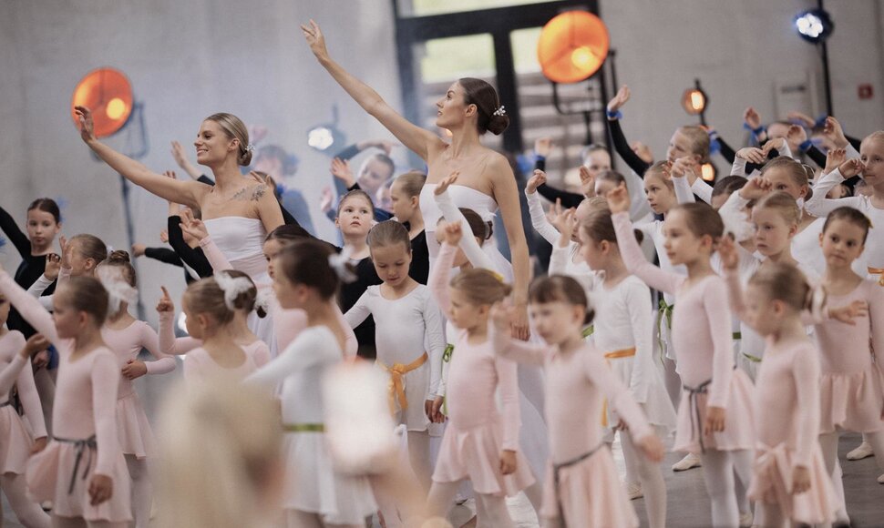 Nuo prestižinių baleto pamokų iki gatvės stilių įvairovės: į&scaron;okite į būrelių sezoną su &bdquo;Ogmios miesto&ldquo; &scaron;okių studijomis 