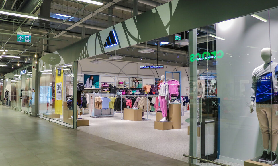 Pozityvūs rezultatai, augantys klientų srautai ir naujienos lentynose: &bdquo;Outlet Park&ldquo; įsikūrusios &bdquo;Adidas Outlet&ldquo; ruduo &ndash; produktyvus 