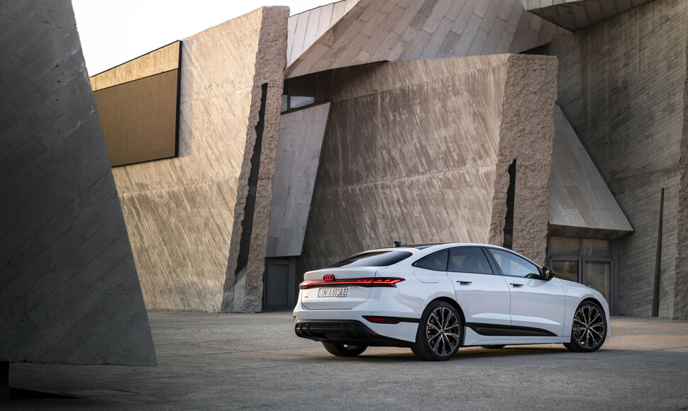 Susipažinkite: metų automobilio kandidatas &bdquo;Audi A6 Sportback e-tron performance&ldquo;