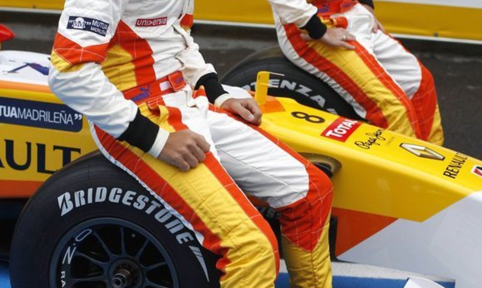 „Renault“ komanda: 27 m. Fernando Alonso iš Ispanijos ir 22 m. Nelsonas Piquet jaunesnysis iš Brazilijos