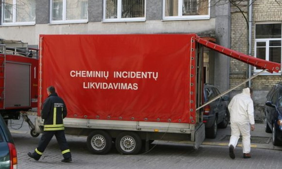 Cheminių incidentų likvidavimo darbuotojai. 