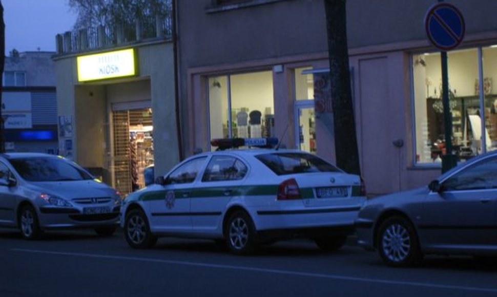 Palangos policija vakarieniauja.