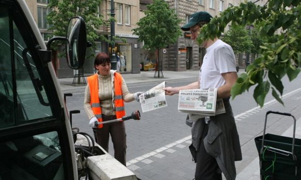 Dienra&scaron;čio dalinimo akcija pasitinkant vasarą