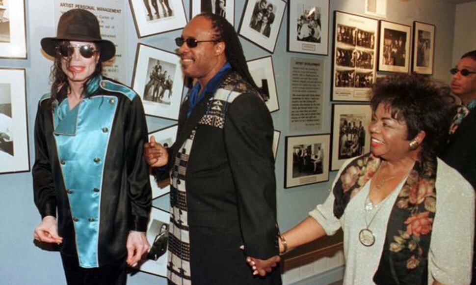 Michaeas Jacksonas, Stevie Wonderis ir Esther Gordy Edward