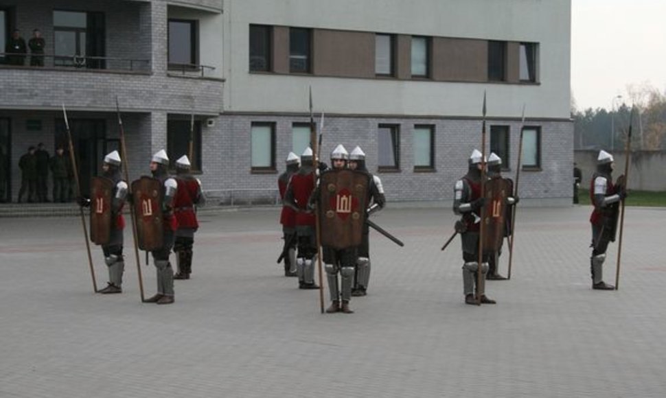 Lapkričio 12 d. Lietuvos didžiojo kunigaikščio (LDK) Gedimino štabo batalione vyko atvirų durų diena, kurios metu batalione lankėsi per 300 įvairių klasių moksleivių iš Vilniaus, Molėtų ir Rokiškio rajonų. 