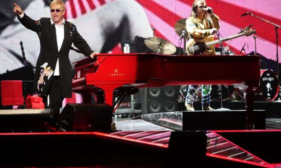 Eltonas Johnas koncertavo Stokholme