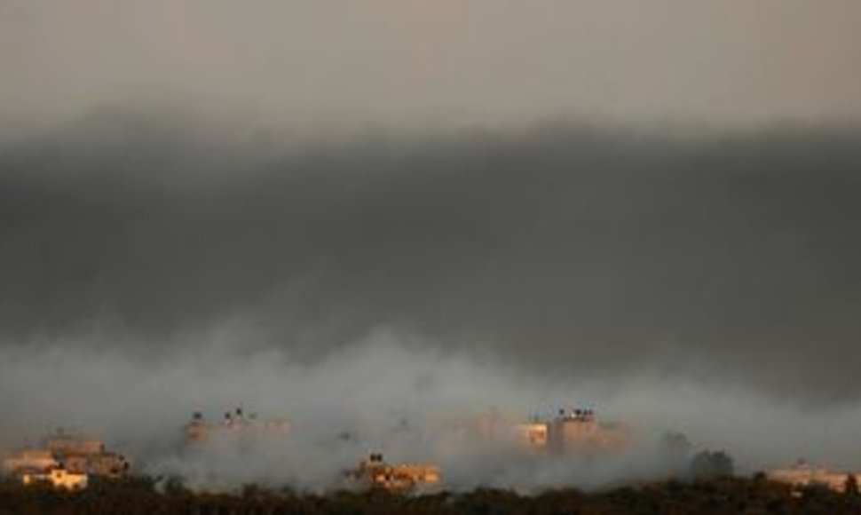 Gazos ruožas paskendęs dūmuose