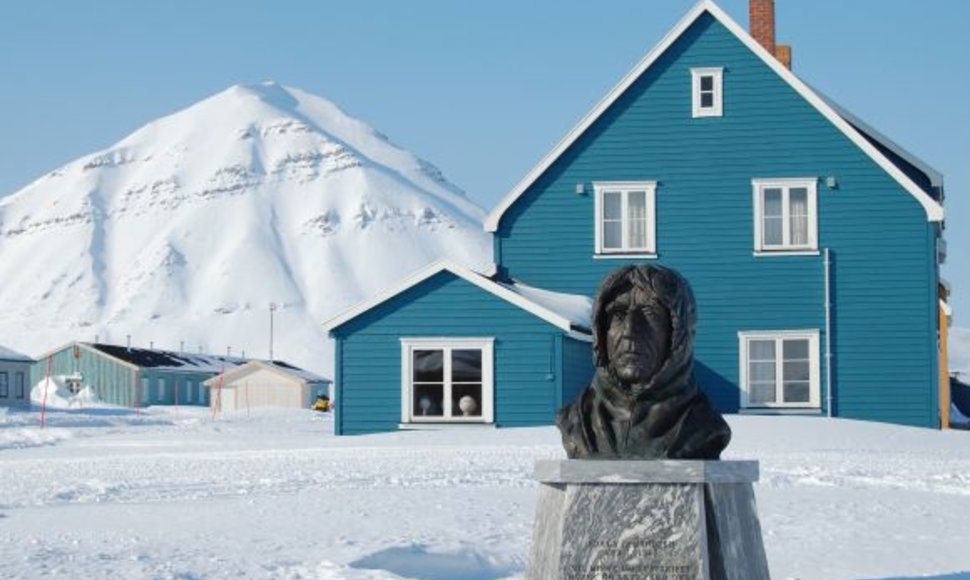 Paminklas R.Amundsenui Antarktidoje