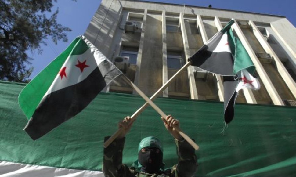 Sirijos revoliucionierius Beirute, prie Rusijos ambasados