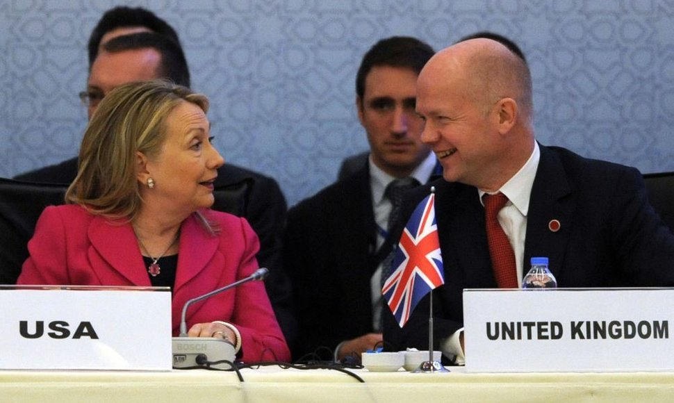 JAV valstybės sekretorė H.Clinton ir D.Britanijos Užsienio reikalų sekretorius Williamas Hague