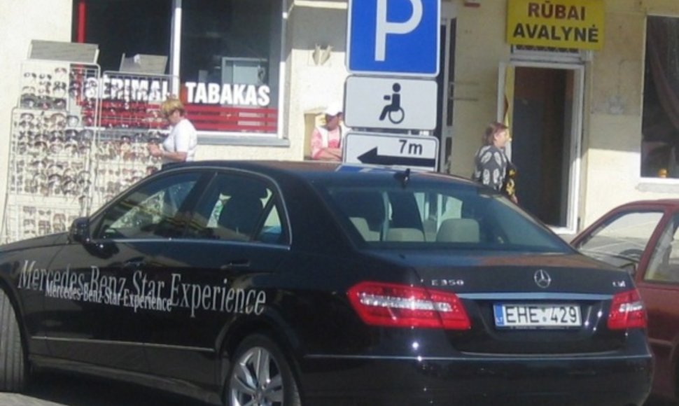 Kelmės neigalusis su Mercedes Benz