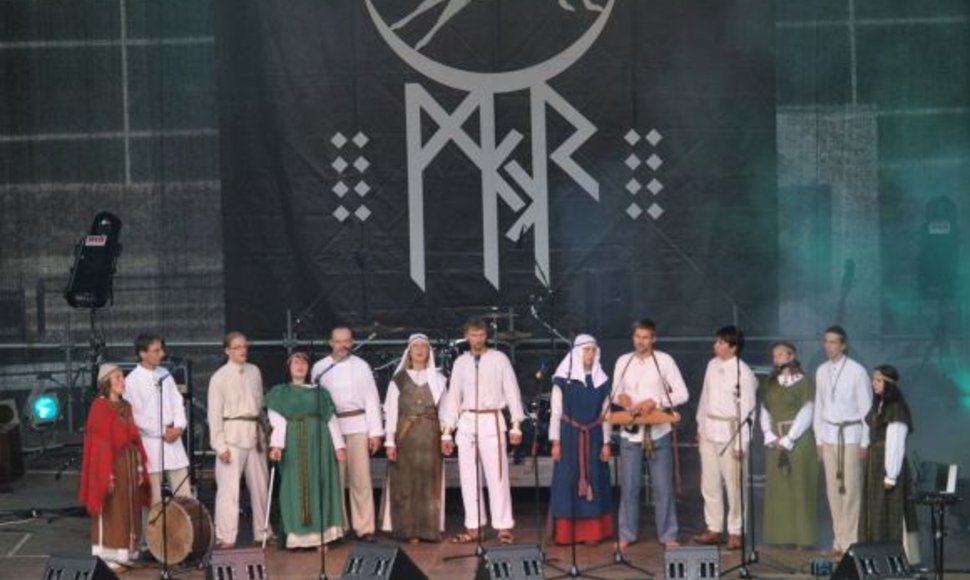 Dvyliktasis nepriklausomos muzikos ir šiuolaikinės baltiškos kultūros festivalis Mėnuo Juodaragis šiemet trečią kartą svečiuojasi įstabaus grožio ežero saloje Zarasuose. 