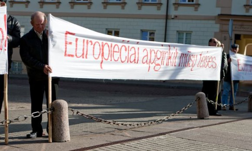Lenkų protestas prie prezidentūros Vilniuje