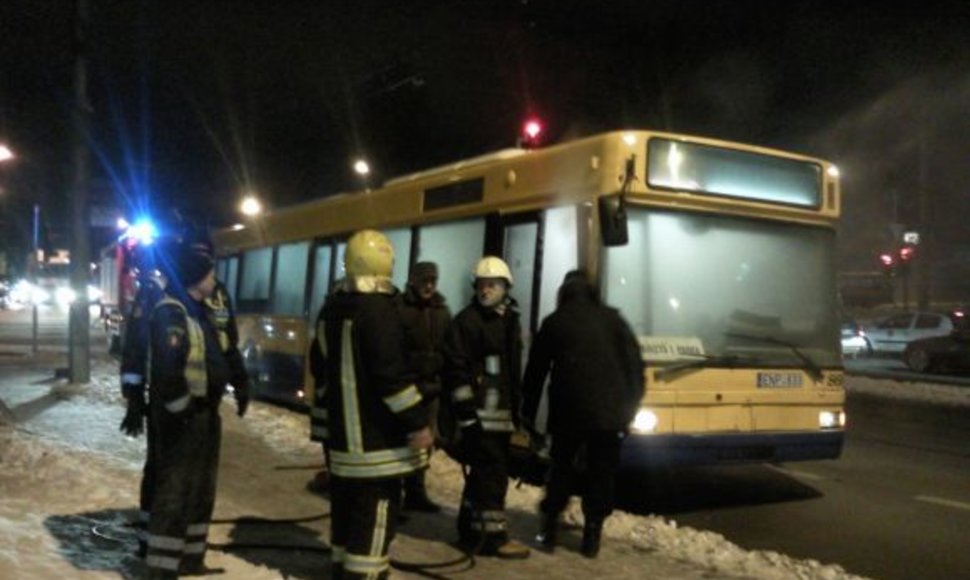 Vilniuje užsidegė autobusas