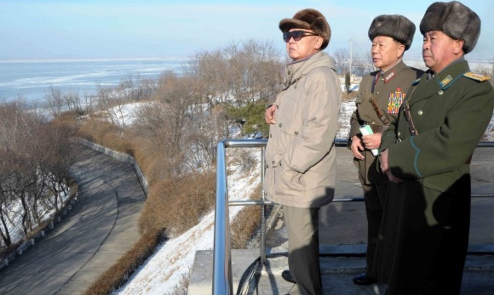Kim Jong-il (kairėje)
