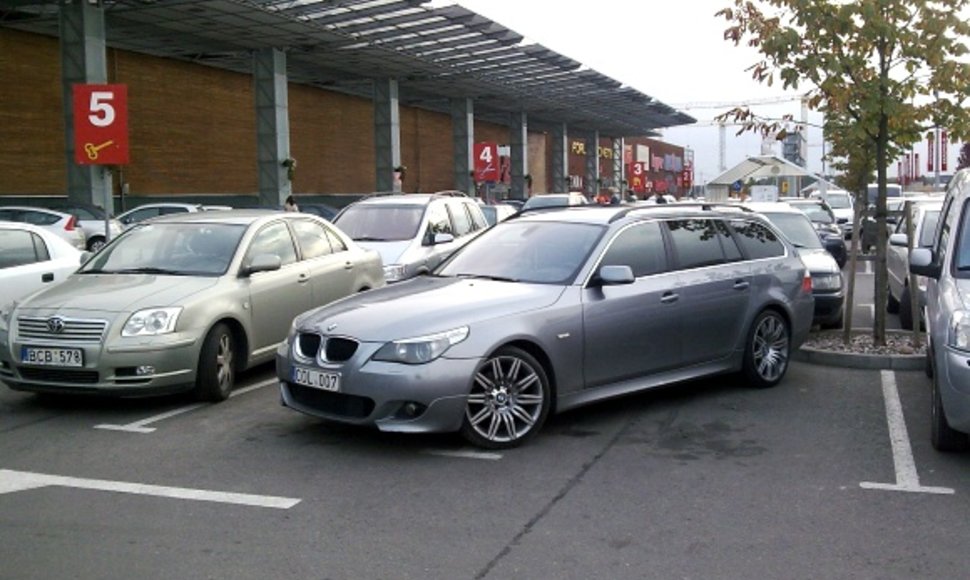 BMW prie AKROPOLIO