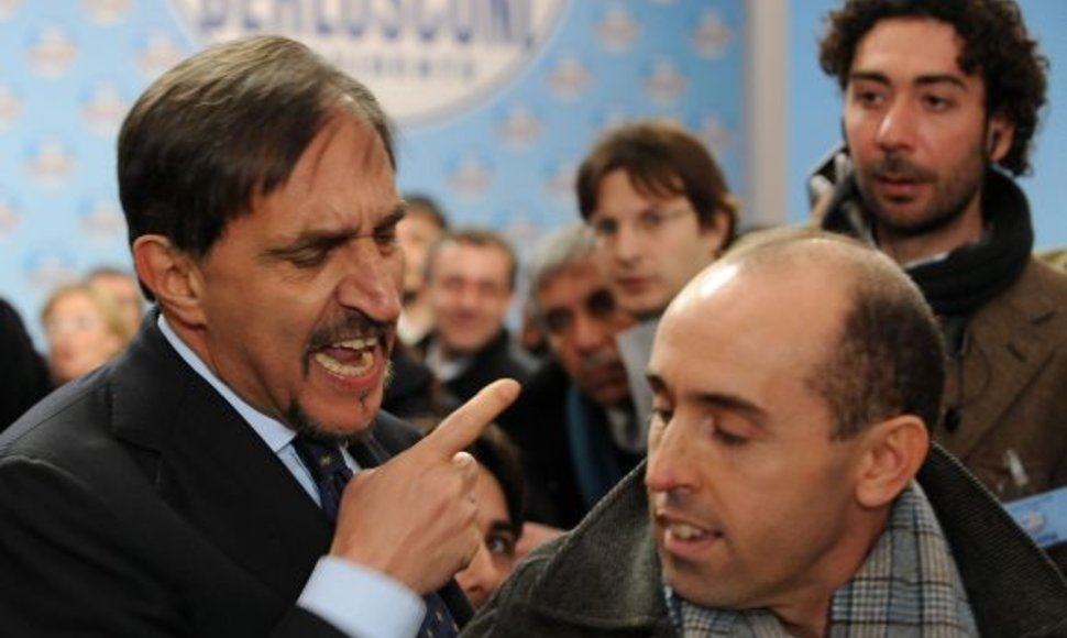 Ignazio La Russa (kairėje) užsipuolė žurnalistą Rocco Carlomagno