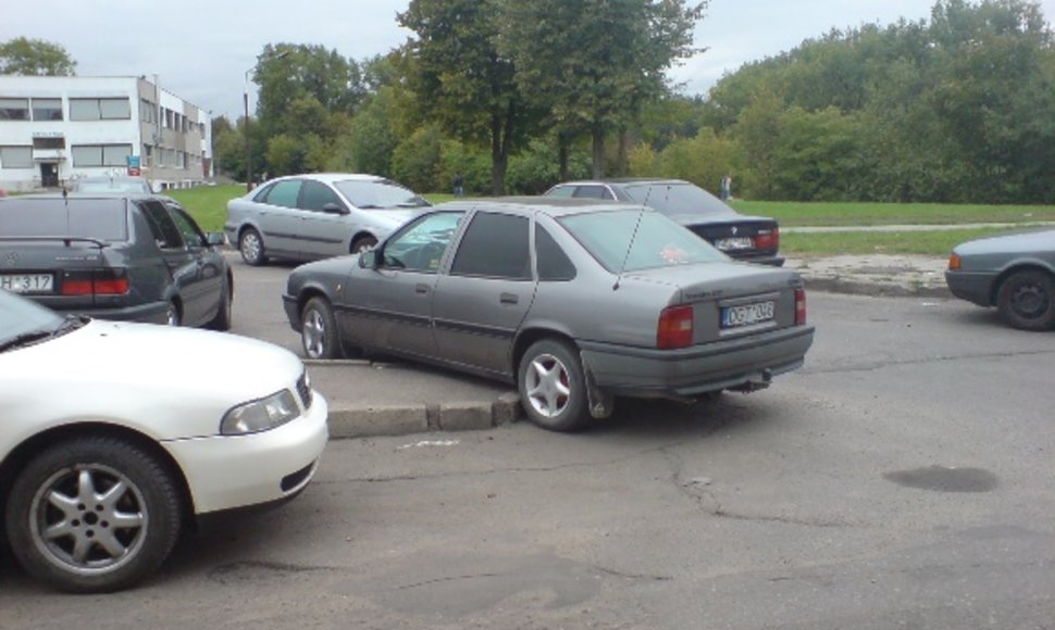 Fotopolicija: keistas parkingas