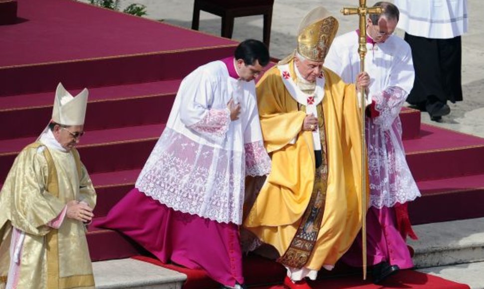 Popiežius Benediktas XVI po kanonizacijos