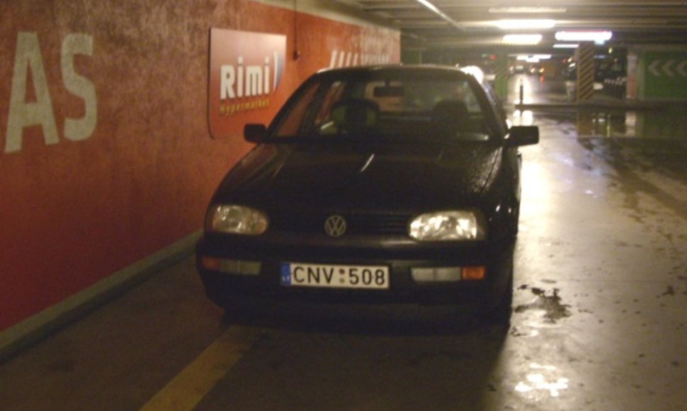 Fotopolicija: VW ties geltona linija, draudžiančia sustoti