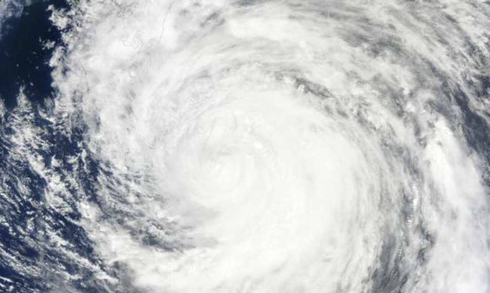 Japoniją siaubia taifūnas