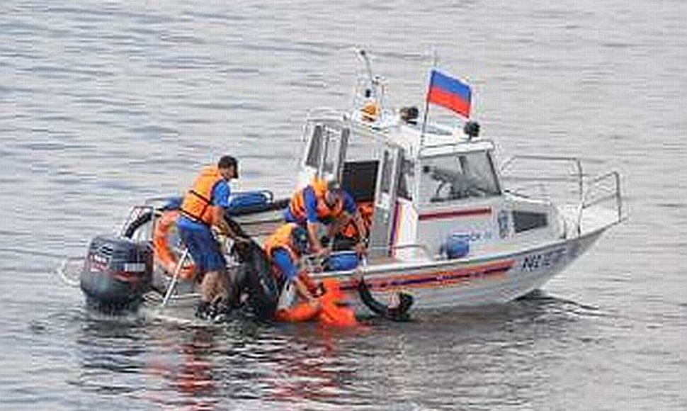 Maskvos upėje dirba gelbėtojai