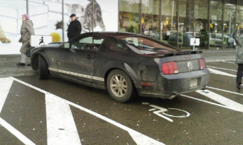 Fotopolicija: Ford Mustang GT