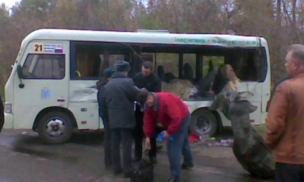 Vaikų mikroautobusas po avarijos