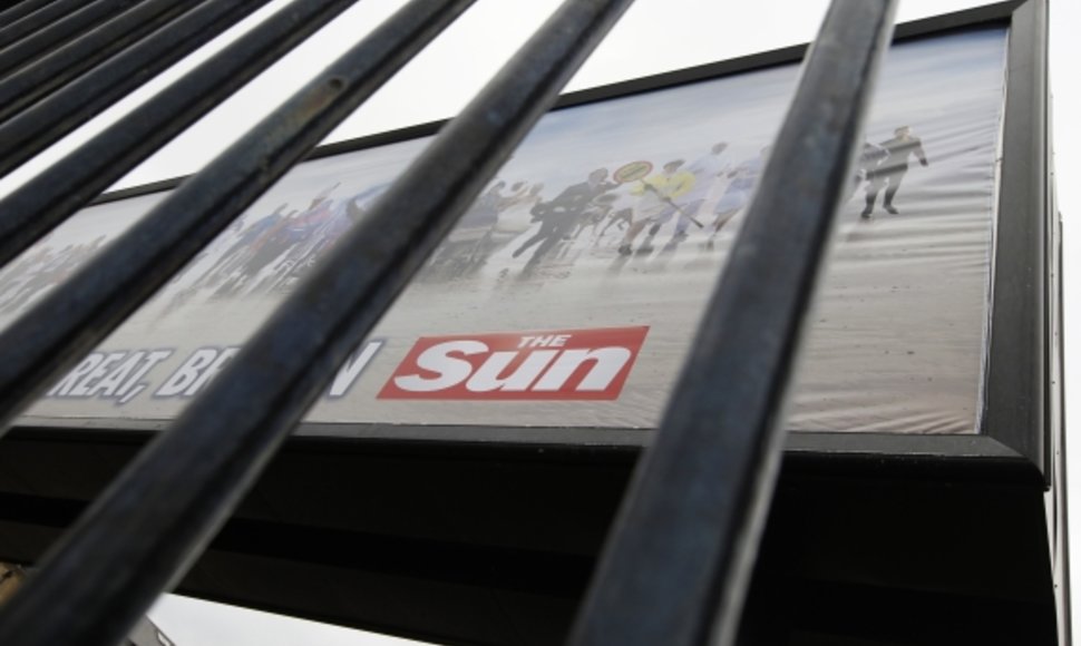 „The Sun“ reklama Londono gatvėje