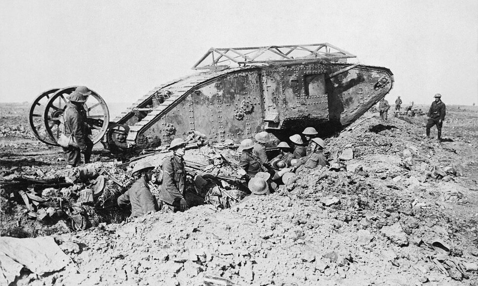 Britų tankas „Mark I“ Somos mūšio lauke 1916 m. rugsėjo 25 d.