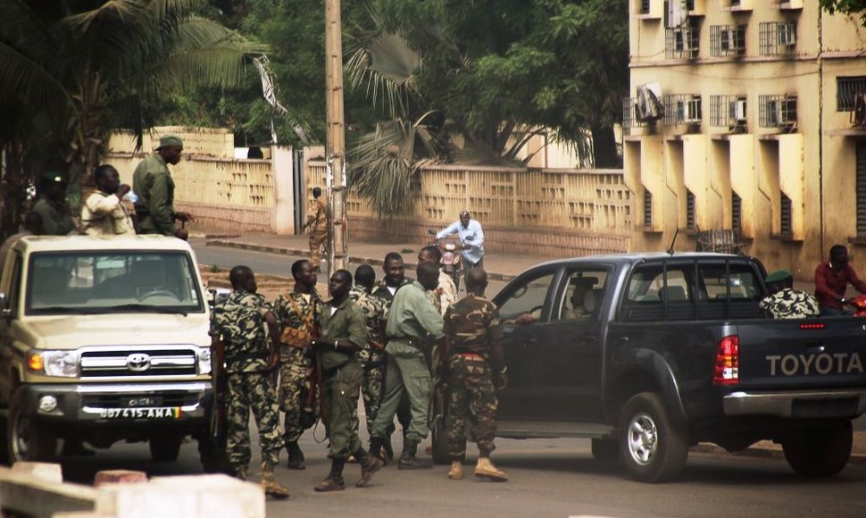 Malio kariai Bamako gatvėje