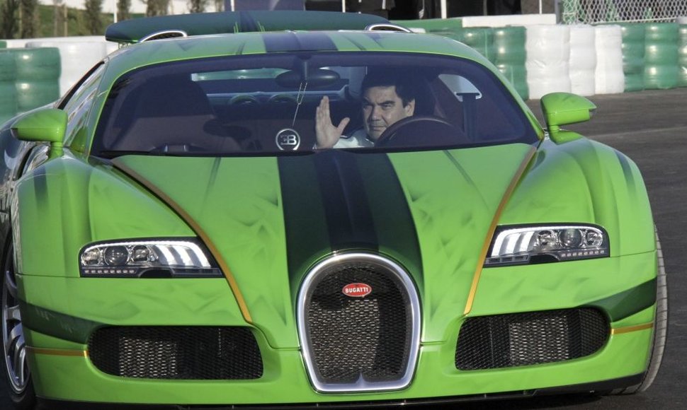 „Bugatti Veyron“ vairuojantis Gurbanguly Berdymuchamedovas