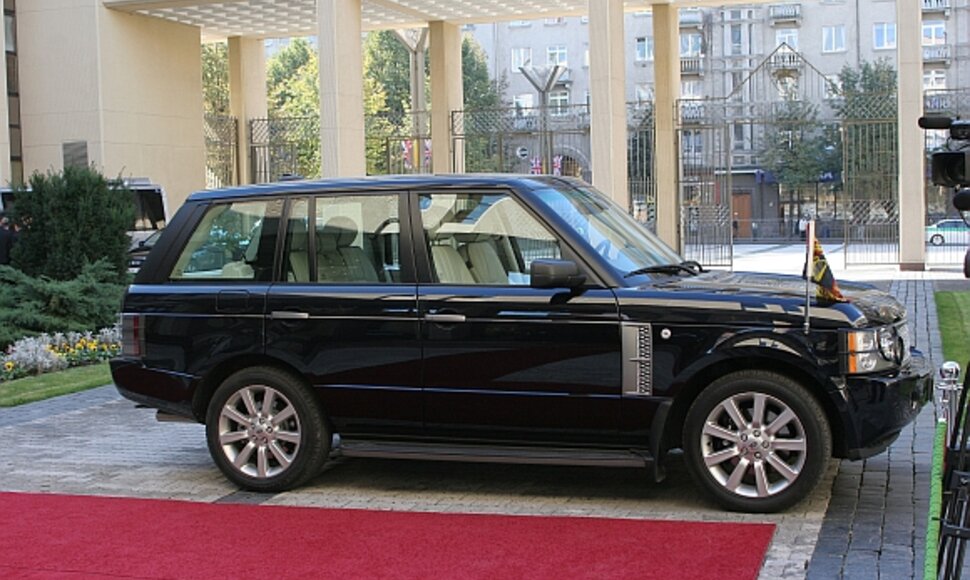 Seimo autoūkio vairuotojams yra tekę vairuoti įvairius automobilius.