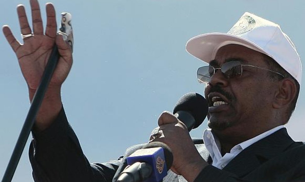 Omaras Hassanas al Bashiras pareiškė, kad jo arešto orderis yra niekinis dokumentas.