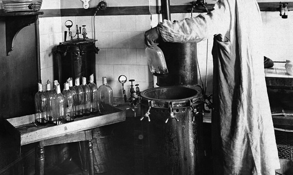 Louis Pasteuras savo laboratorijoje