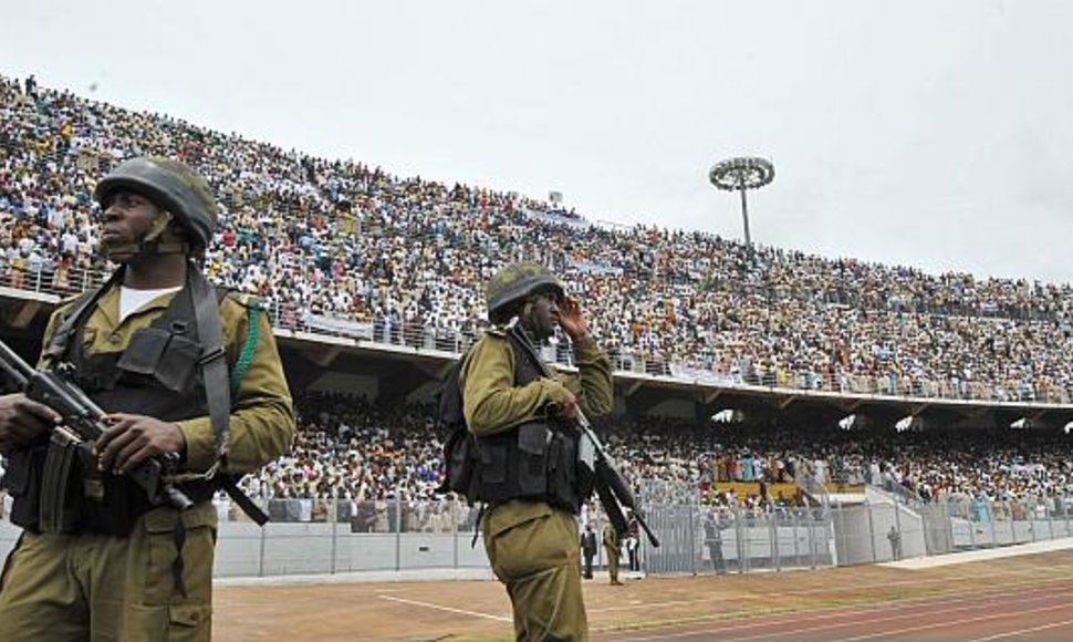 Tvarką ir saugumą Amadou Ahidjo stadione per popiežiaus aukotas mišias prižiūrėjo Kamerūno kariai.