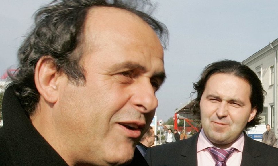 UEFA organizacijoje aukštesnes pareigas už L.Varanavičių (d.) ir kitus Vykdomojo komiteto narius užima tik UEFA prezidentas prancūzas Michelis Platini.