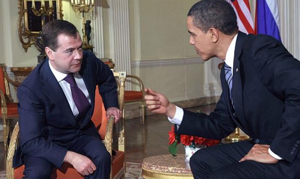 Dmitrijus Medvedevas pirmą kartą susitiko su Baracku Obama.